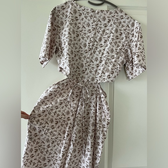 Louna Pink Floral Surplice Dress - Picture 7 of 7